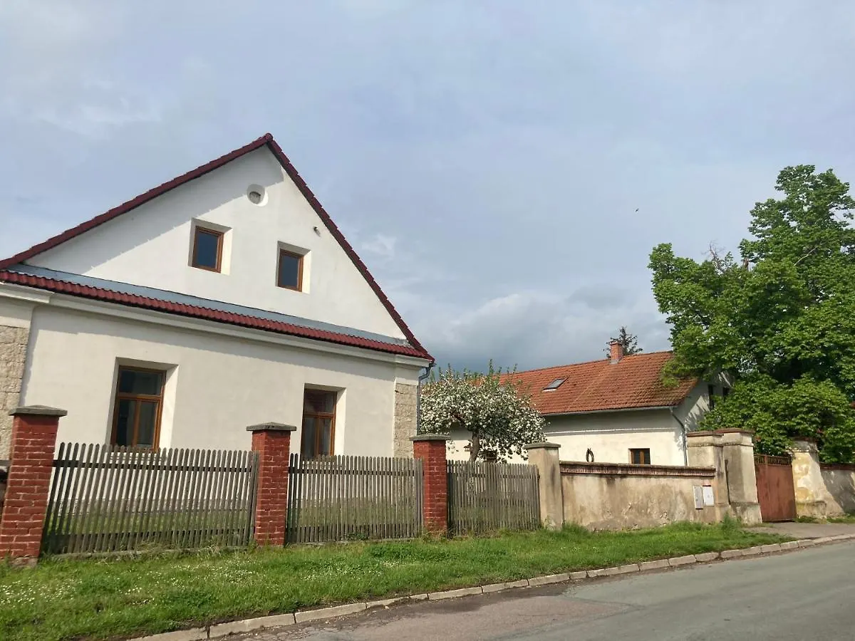 Prijemny Apartman Se Zahradou Ostresany Czech Republic